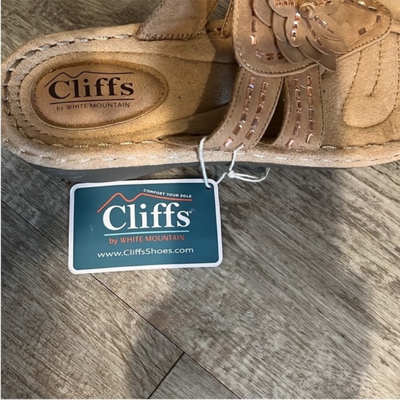 Cliffs‎ by WHITE MOUNTAIN Tan Floral Sandals with intricate weaving - Picture 9 of 9